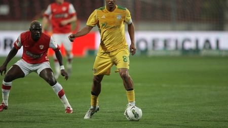 Cel mai dorit transfer în Ghencea ar putea fi o mare țeapă:** "Steaua nu va face treabă dacă îl ia doar pe Wesley!" Dubla mutare care l-ar face pe Reghe intangibil