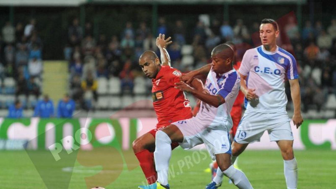 Dinamo - Pandurii, meciul vedetă din sferturi