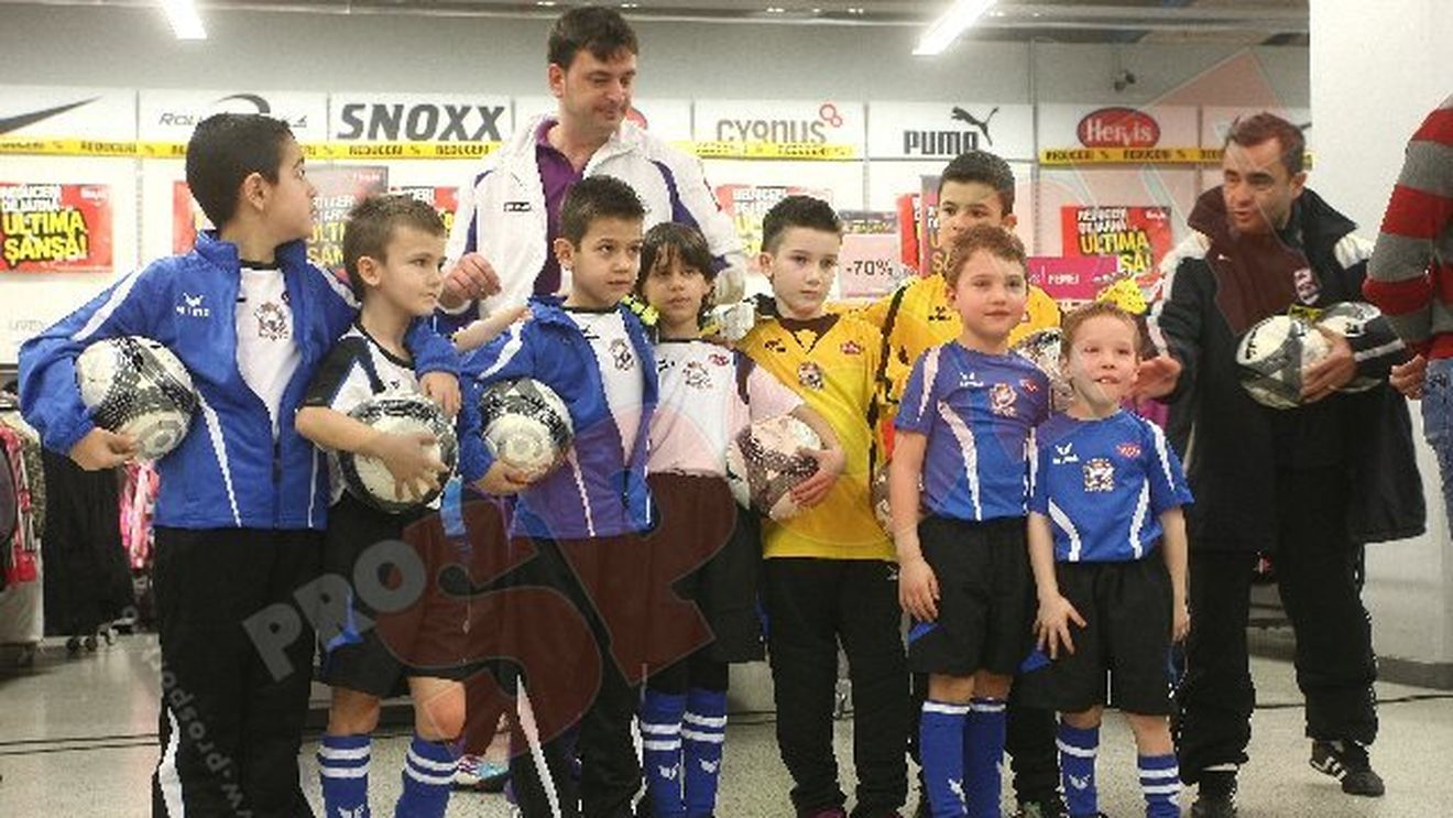 Poli Timișoara își îmbracă juniorii de la mall