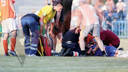 Jucătorul care a driblat moartea acum o lună regretă că oamenii de fotbal nu au priceput nimic din drama sa: "De ce nu învață din greșeli?"