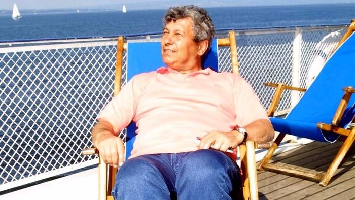Imagini senzaționale cu Mircea Lucescu: membru de partid, capra la proțap, ghid pentru Ion Iliescu și la moaștele Sfintei Parascheva!
