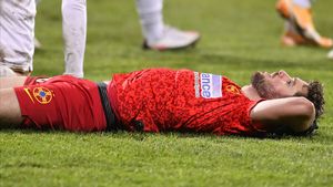 Fostul atacant de la FCSB și CFR Cluj e făcut praf de antrenorul său! „L-am ținut eu să nu joace? L-au marcat Dawa și Chiricheș”