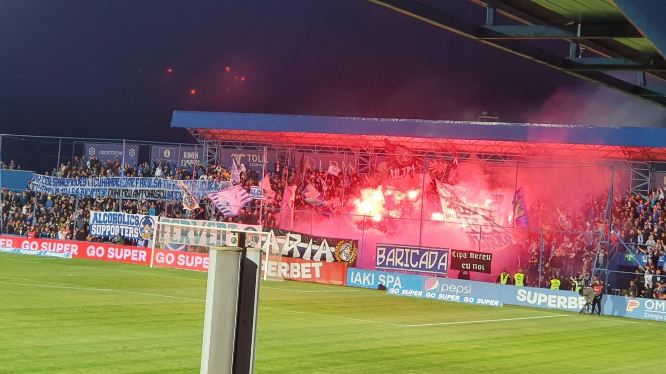 Fanii care nu au prins bilete la Farul - FCSB văd meciul de la balcoanele hotelului de lângă stadionul din Ovidiu! Imagini senzaționale