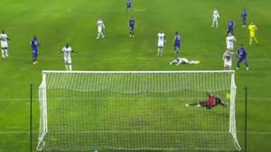 Viralul sfârșitului de an. VIDEO | S-a bucurat ca un copil, deși mingea nu a ajuns niciodată în poartă