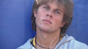 Vorbește românește și a inaugurat Terenul 18 la Roland Garros! Victorie încărcată de emoții pentru Radu Albot, "celălalt român" de la simplu masculin. Cine este Hagi din Moldova, când l-a bătut gândul să întoarcă armele și cum este să scrii de unul singur cărțile de istorie, acasă. Corespondență de la Paris