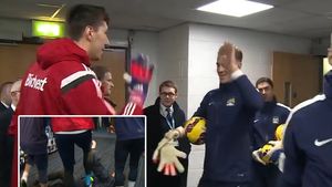 "Pantilimoooon!" VIDEO GENIAL | Reacția lui Joe Hart când l-a văzut pe Panti. Cu cine s-a trezit românul la picioare