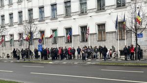 Protest în fața Primăriei Timișoara: un fost culturist, dar și un club de caiac-canoe care a rămas fără hangar de bărci își varsă nemulțumirea