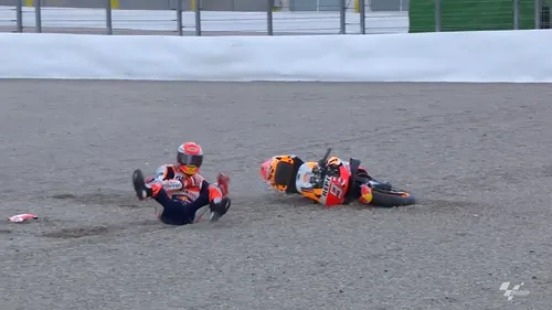 Marc Marquez e om? Campionul MotoGP, P5 la Valencia la cinci minute după un accident în care și-a dislocat umărul

