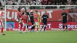 Ce diferență! Ce au făcut fotbaliștii înainte de prelungirile partidei Dinamo – FCSB: „haita”, în jurul lui Kopic, Baciu, obligat să discute individual cu fiecare jucător