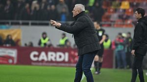 Marius Șumudică s-a dus direct peste arbitru și i-a cerut să oprească meciul!