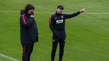 EXCLUSIV | "Thunder! Thunderstruck!". Omul din Primera Division care împacă fotbalul cu rockul. "Îi plăcea foarte mult să cânte. Are și o formație". Românul care l-a ascultat 