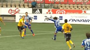 VIDEO Tataie? Nu, 'TĂ‚TIC'!** Asta face un SUPER jucător la 40 de ani! Ce gol a dat omul refuzat de Dinamo în '92!