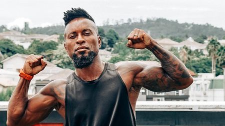 Milionarul de 49 de ani dezvăluie secretul corpului său sculptat în mușchi! „Corpul meu e o mașină! Am înțeles asta”