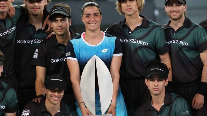Ons Jabeur, campioana turneului de la Madrid! Performanță istorică pentru jucătoarea care a învins-o pe Simona Halep în sferturi: „Visele devin realitate!" GALERIE FOTO