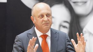 „Mi-a zis Becali de ce a luat-o Şucu pe Genoa. Nu vă pot spune, râde aparatul”. Declaraţie misterioasă a patronului din Superliga care are contracte de peste un miliard de euro cu statul român