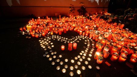 "Voi, copii nevinovați, nici nu știți de ce ați ars într-o țară vai și-amar" | ProSport publică poezia scrisă de un antrenor român în memoria victimelor de la Colectiv