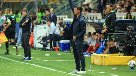 Faza nebună într-un final de infarct care îl salvează pe Chivu în Parma - Napoli. Arbitrul a dat penalty în minutul 90+7, dar a fost chemat la VAR și a anulat decizia!