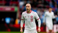 Clipe de groază: Christian Eriksen a căzut din nou pe teren și a fost resuscitat de medici! Arbitrii au oprit definitiv meciul