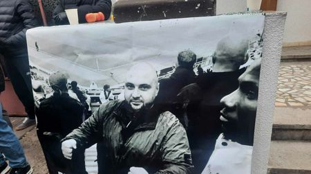 Steaua este în doliu. Zeci de persoane l-au condus pe ultimul drum pe unul dintre cei mai importanți membri ai galeriei: cine a fost Alexandru „Broască”