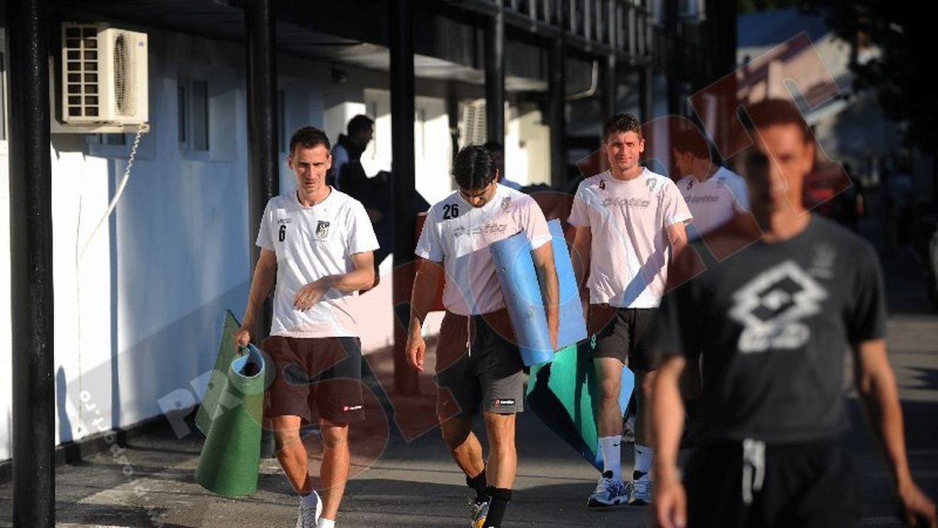 Sportul s-a reunit, dar nu știe pentru ce ligă se pregătește!** Vezi lotul "studenților"