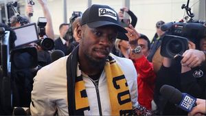 Fanii în delir la sosirea lui Usain Bolt! Marți începe antrenamentele. "Vreau să joc fotbal și știu că o pot face" | VIDEO