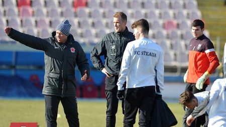 Reghecampf, amânat. Steaua va juca fără galerie două meciuri