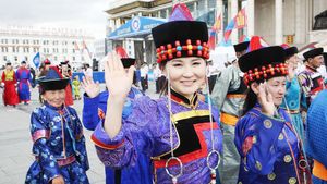 EXCLUSIV | "Își beau vodka, se distrează și sting cu bere. Femeile beau cot la cot cu bărbații". Viața de noapte descoperită de un antrenor român care a ales să încerce o mare provocare