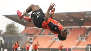 PSG, înfrângere șoc în Ligue 1! Neymar a reușit o dublă, dar ultima clasată a revenit incredibil și a scris istorie. Sărbătoare la Lorient | VIDEO