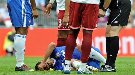 Ballack l-ar putea da în judecată pe jucătorul care l-a accidentat