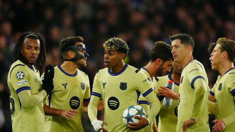 Celebrul Alan Shearer a distrus defensiva Barcelonei după dezastrul cu Chelsea: „E ca și cum 4 proști se întâlnesc și decid pe loc ce să facă”