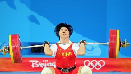 Au fost retrase trei medalii olimpice! 15 halterofili au fost prinși dopați la reexaminarea probelor