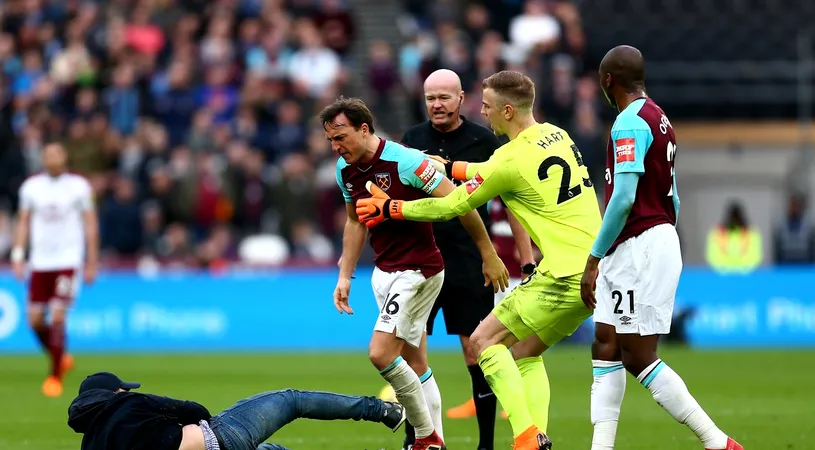 Suporterii lui West Ham n-au mai suportat situația în care a ajuns clubul! Jucătorii au fost trași la răspundere în timpul ultimului meci, pierdut cu 3-0. VIDEO | Proprietarii echipei au fost la un pas să fie linșați de mulțimea furioasă