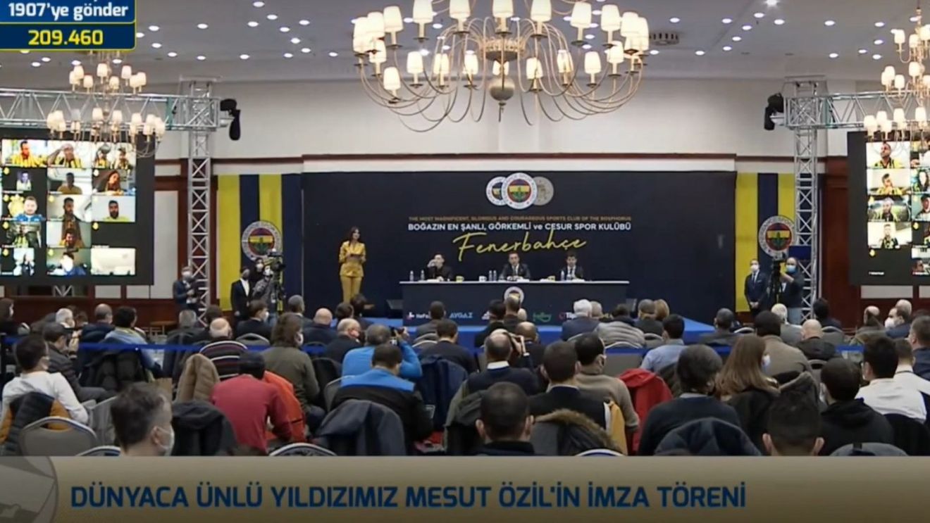 Primirea pe care Dennis Man nu o va putea avea! Mesut Ozil, întâmpinat de zeci de jurnaliști la prezentarea organizată de Fenerbahce | FOTO