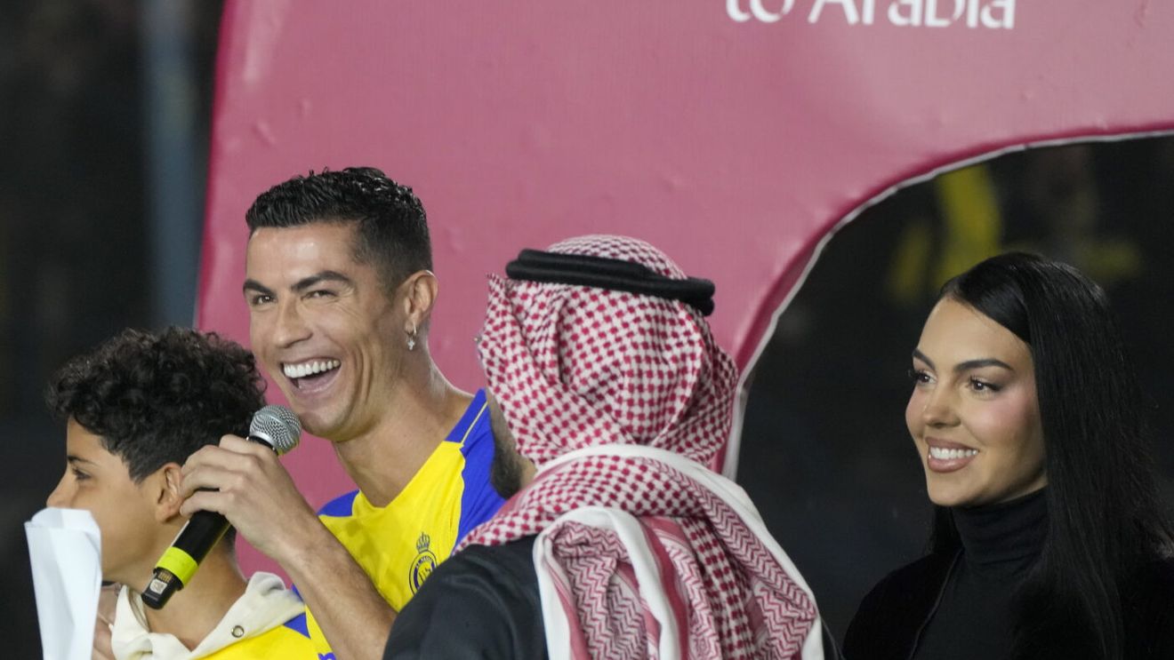 Șumudică, Rădoi și Contra în Arabia Saudită! Un alt patrulea tehnician român a ratat șansa de a se duela cu Cristiano Ronaldo: „Era greu să-i salvez. Au decis să țină pe cineva de la Under 21"