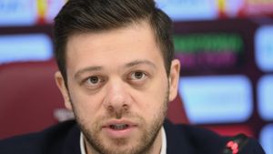 Victor Angelescu, noi detalii despre transferul lui Rareș Ilie la Nice: „În niciun caz nu e vorba de 3 milioane de euro!” Acționarul Rapidului îi răspunde lui Gigi Becali | VIDEO EXCLUSIV ProSport Live