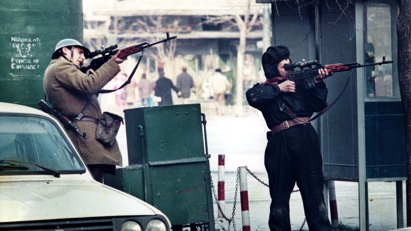 Cândva, în decembrie: 1989-2014. Jertfa unora, fuga altora. Când în Timișoara se trăgeau primele gloanțe, fotbaliștii se relaxau la Băile Felix sau mergeau la casele părinților: "Bine că m-a ferit Dumnezeu!"