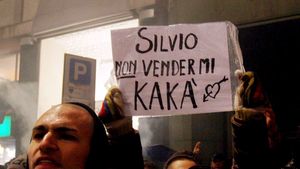 VIDEO Fanii milanezi își arată devotamentul față de Kaka!