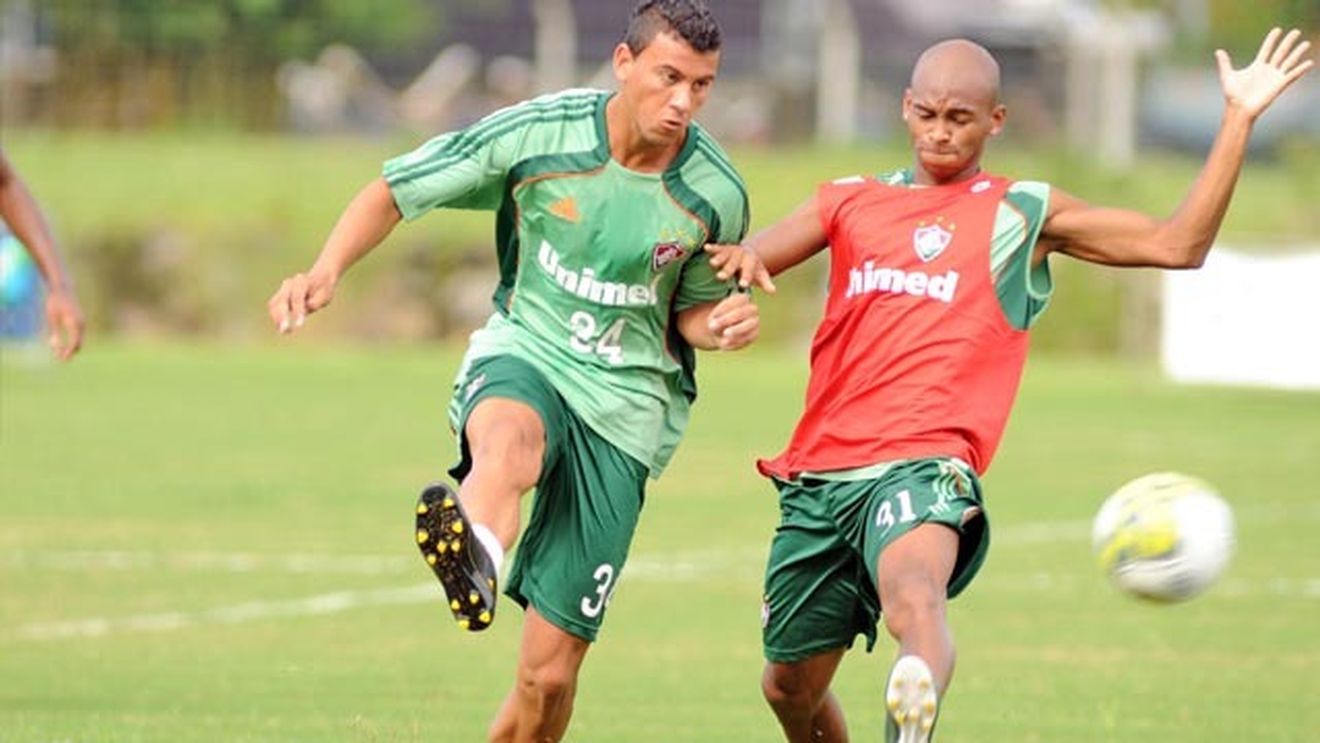 Steaua dansează 'Reghe' sau Samba?** Un nou brazilian, gata să elibereze MAGIA în Ghencea: "Noi am ieșit din cursă, poate roș-albaștrii o să aibă noroc să îl transfere"