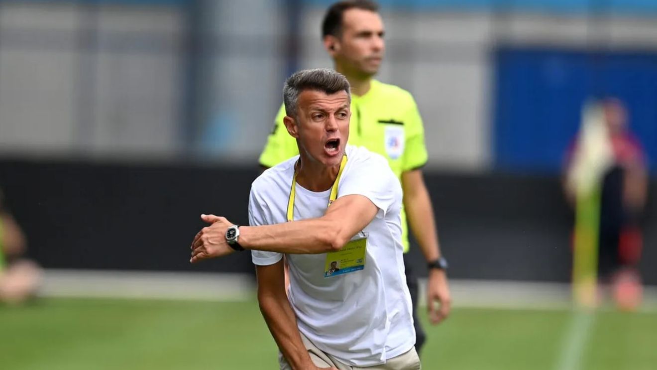 Dinamo a prezentat cinci fotbaliști cu o zi înaintea meciului cu Universitatea Craiova, dar doi ar putea absenta la partida cu oltenii! Motivele pentru care Ovidiu Burcă nu s-ar putea baza pe jucătorii sosiți din Anglia, respectiv Franța | EXCLUSIV
