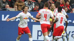 Bayern și Arsenal se luptă pentru semnătura puștiului "senzație" din Bundesliga. Cine este tânărul dorit de cei doi "coloși"