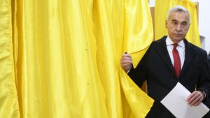 Călin Georgescu nu s-a abținut şi le-a dat replica lui Gică Hagi şi Nadiei Comăneci, după ce a fost acuzat că le-a folosit imaginea pentru campania lui electorală