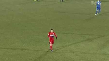 Nimeni n-a înțeles nimic! FOTO | Gestul cu care Moruțan a uluit banca FCSB-ului în timpul meciului de la Voluntari. Becali a reacționat