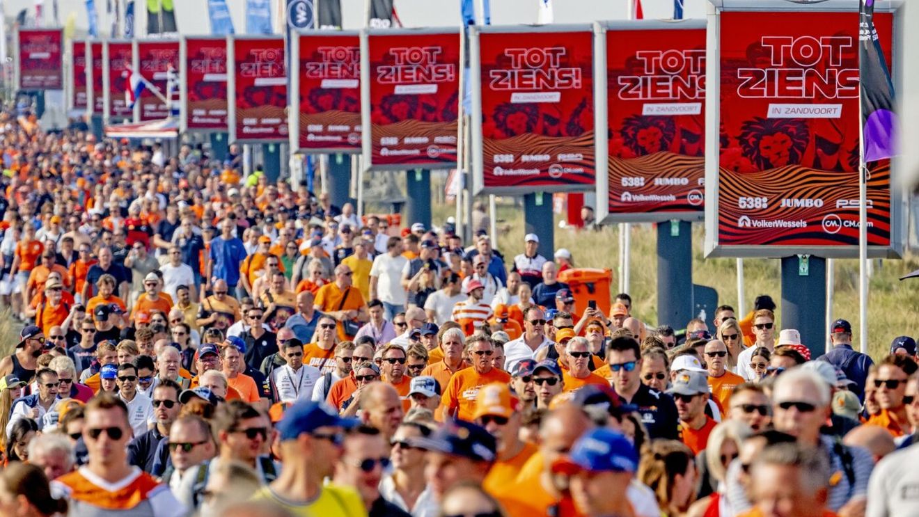 Pur și simplu fabulos! Cum se trăiește un weekend de vis la Zandvoort, cu sute de mii de spectatori și o atmosferă ca pe „Maracana”. Max Verstappen, „Marco Van Basten” al Formulei 1 | SPECIAL