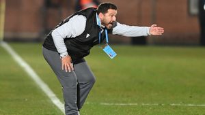 FC Argeș încearcă să dea lovitura după demiterea lui Marius Croitoru! Avem lista antrenorilor doriți în Trivale. Nume surpriză care ar putea ajunge pe banca piteștenilor | EXCLUSIV