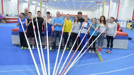 VIDEO EXCLUSIV | Săritura cu prăjina sau cum să sfidezi înălțimea. Cea mai spectaculoasă probă a atletismului caută noi practicanți în România