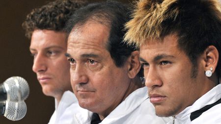INCREDIBL Neymar, printre cel mai bine plătiți fotbalști din lume!** Santos a DESFIINȚAT două echipe de fotbal pentru a-i face un contract FABULOS!