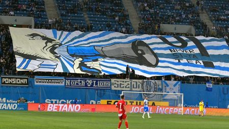 Fanii Universităţii Craiova se aşteaptă să primească 1.500 de bilete la derby-ul cu FCU. Numărul tichetelor, decis de incidenţa de infectare