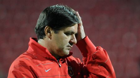 "Nu știu cât mai rezistă Lăcătuș..."