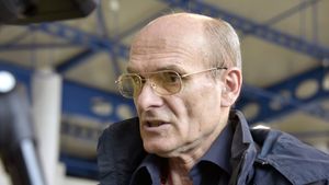 „Lupi moraliști cu colții tociți! Handicapați frustrați de serviciu”. Nu s-a mai putut abține și l-a atacat direct pe Cristian Tudor Popescu