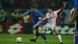 Dinamo, 35 % victorii în 'El Clasico'**: VIDEO Andone, lăsat 'în beznă' la debutul în derby! Lăcătuș, victorie în primul război